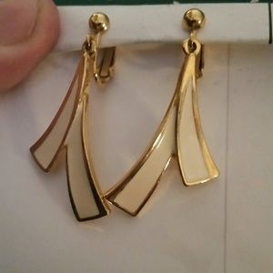 Vintage 1980s Avon White and Gold Clip Earrings